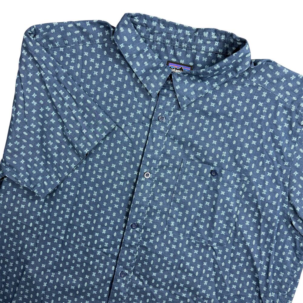 Patagonia Men’s XL Blue Organic Cotton Short Sleeve Button Up Shirt Geometric